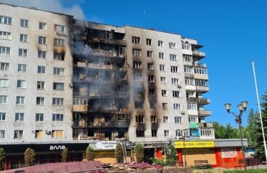 В общей сложности повреждения получили 65 зданий. Фото: Павел Кириленко Обстрелы Донбасса: два человека погибли, еще 12 получили ранения (ФОТО)