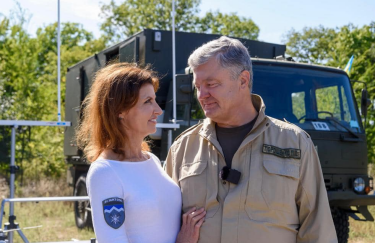 Марина Порошенко подала позов до суду про поділ майна подружжя. Фото: facebook/marynaporoshenko Марина Порошенко, Петро Порошенко, автомобіль