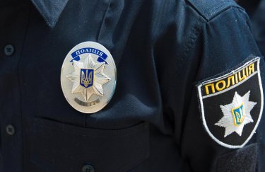 Полиция призывает сообщать о "подозрительных лицах с красными элементами на одежде"