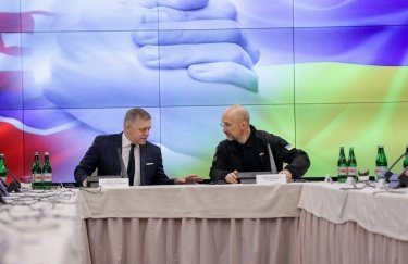 Прем'єр-міністр України Денис Шмигаль з очільником уряду Словаччини Робертом Фіцо. Фото: пресслужба КМУ Прем'єр-міністр України Денис Шмигаль з очільником уряду Словаччини Робертом Фіцо