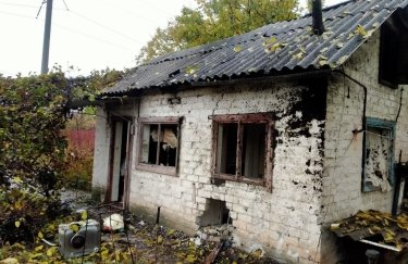 В Бахмуте россияне убили одного человека и сожгли здание техникума