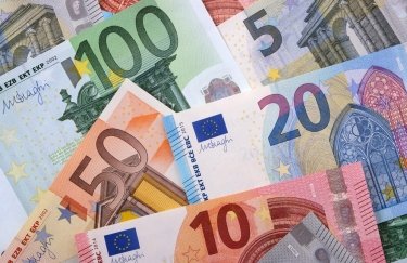 ЕС выделит еще 900 миллионов евро на вооружение для Украины / Freepik деньги, евро