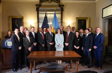 Україна та США підписали угоду про корисні копалини. Фото: facebook.com/yulia.svyrydenko делегації України та США