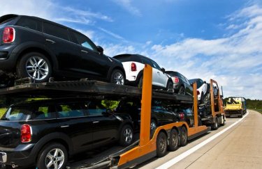 Обмеження запроваджені в рамках боротьби з обходом санкцій / Depositphotos автомобілі
