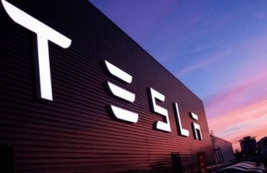 Tesla отменила запрет на выкуп лизинговых автомобилей / Depositphotos Tesla