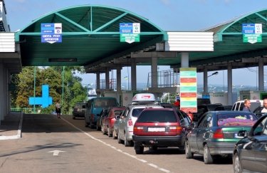 Усложнено движение в пункте пропуска "Шегини"/inlviv.in.ua Шегини